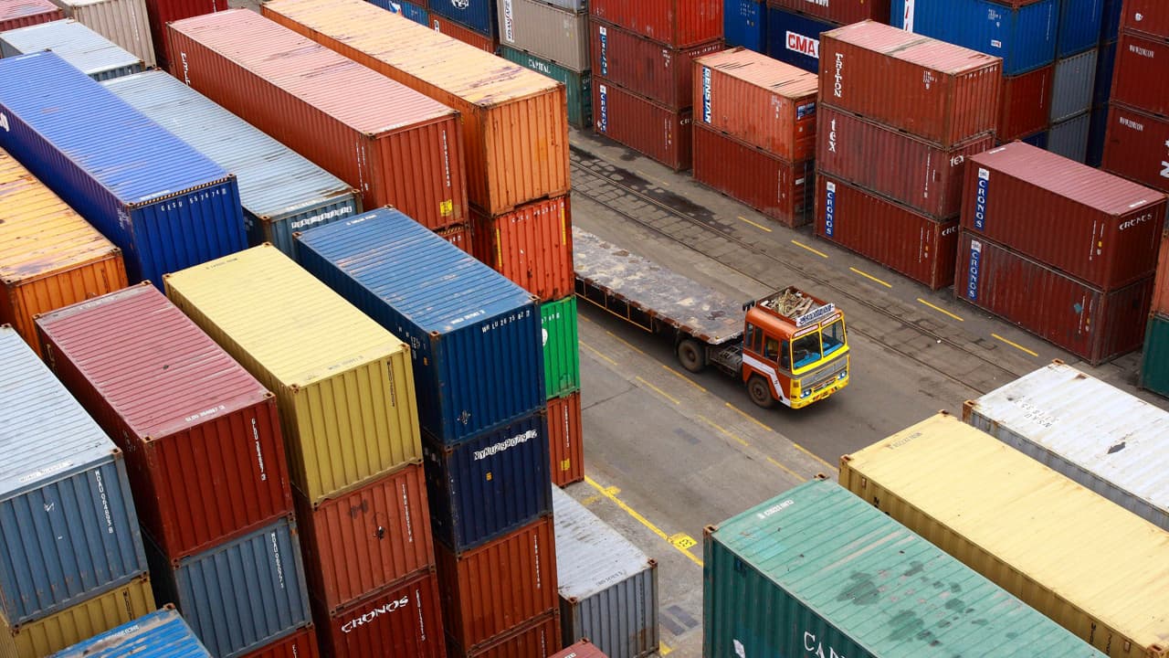 Türk lirasıyla dış ticaret 4 ayda 500 milyar lirayı aştı