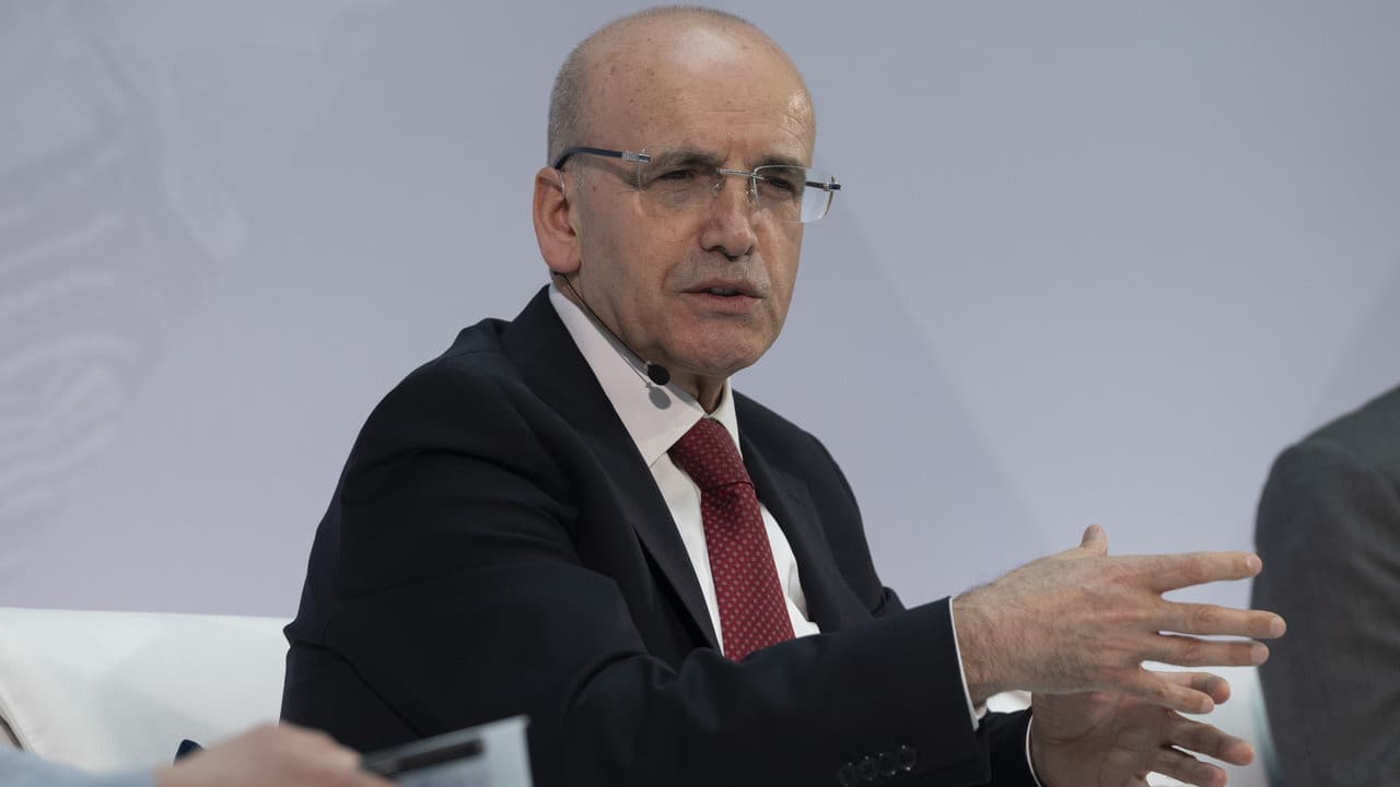 Şimşek: Döviz kazandırıcı sektörleri desteklemeye devam edeceğiz