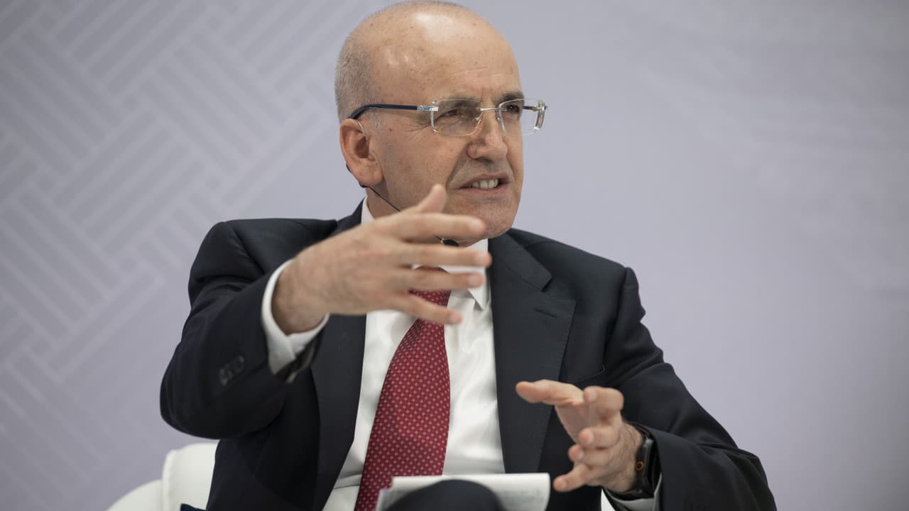 Bakan Şimşek: İhracat güçlü ama ikinci çeyrekte dalgalanma kapıda