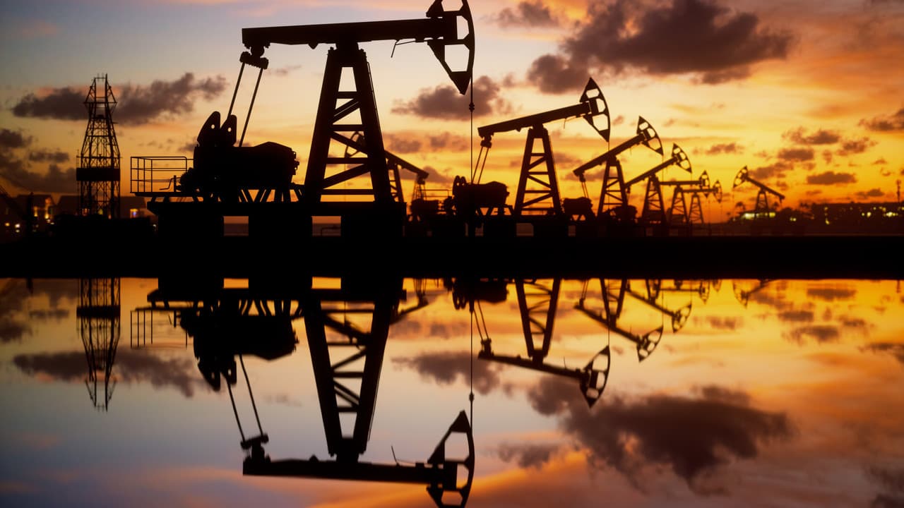 Petrol fiyatları belirsizlikler nedeniyle artıyor