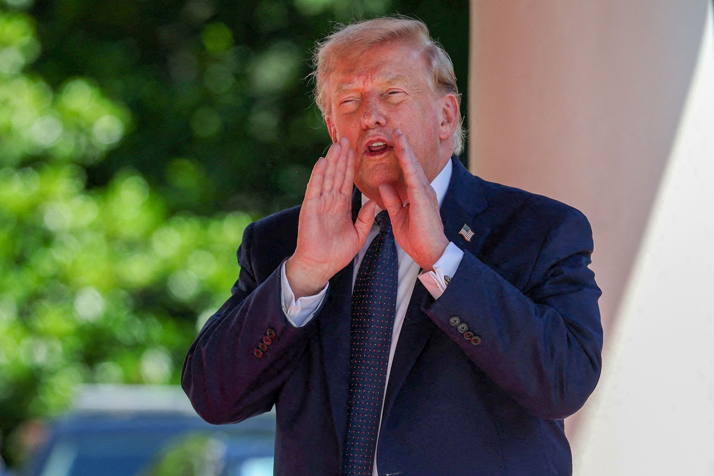Trump Shares Texts from Zuckerberg and Bezos with Associates