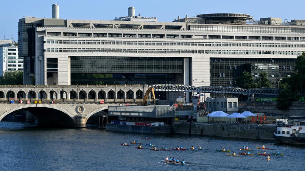 French economic growth undercut by war in Iran, national statistics office says