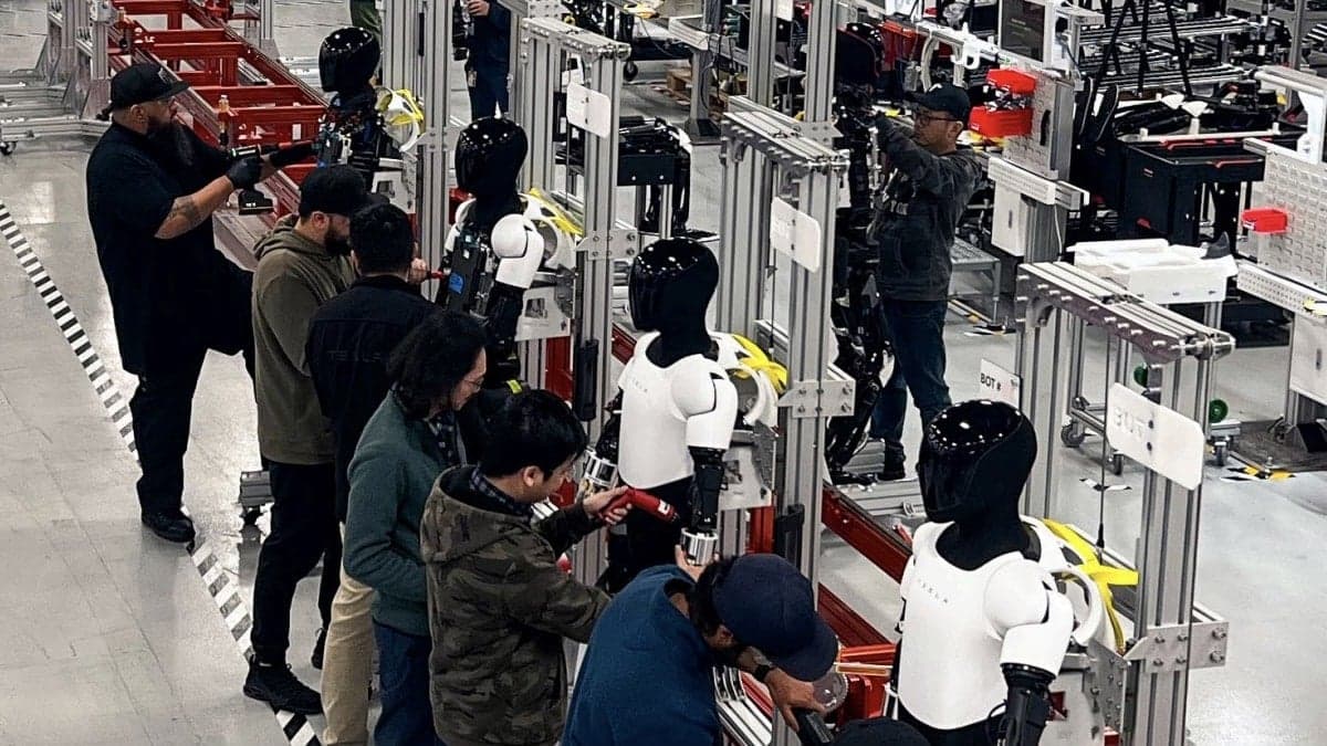 1000 tane robot aynı fabrikada iş buldu