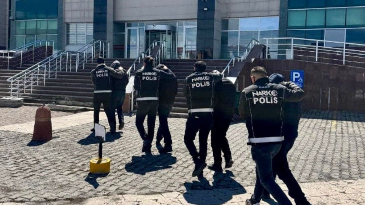 Kars'ta 'torbacı' operasyonu: 4 tutuklama