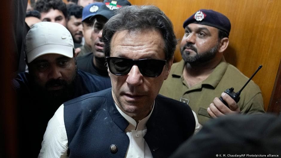 Pakistan Government Plans to Contest Supreme Court's Order for Khan's Hospital Transfer