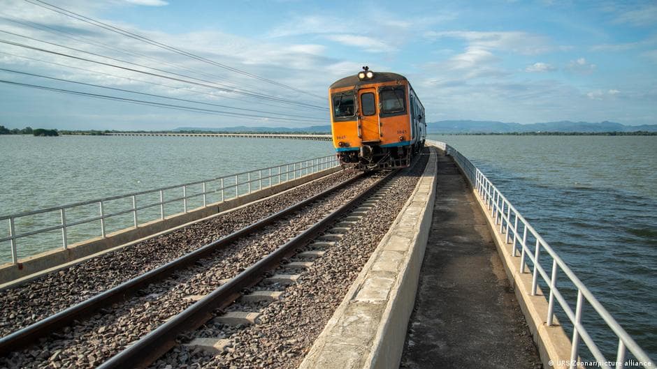 Thailand: Several killed as crane falls on passenger train