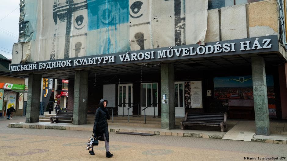 Hungary to Lift Veto on Ukraine's EU Membership Following Minority Rights Agreement