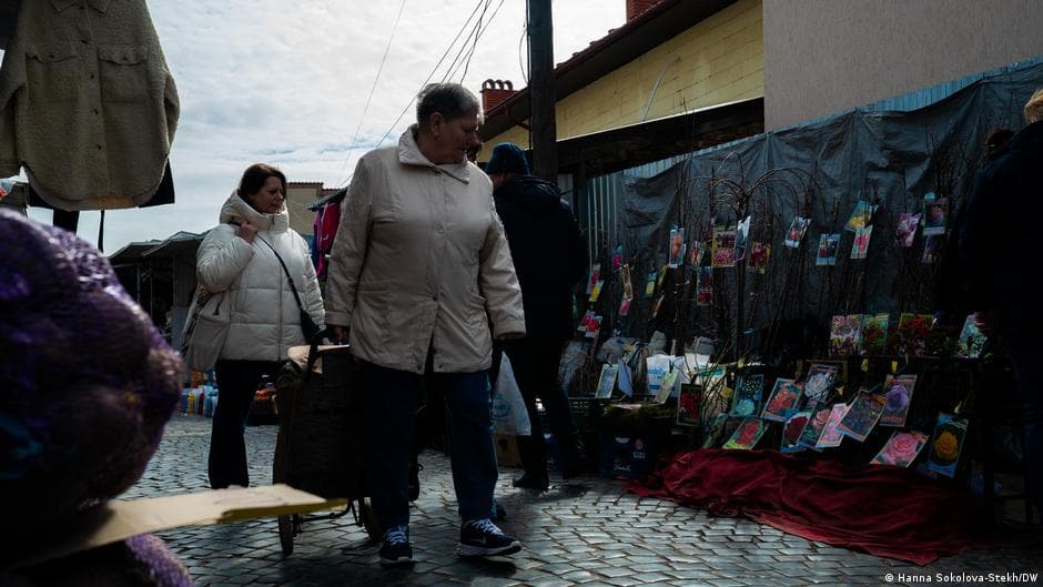 Hungarians living in Ukraine caught between front lines