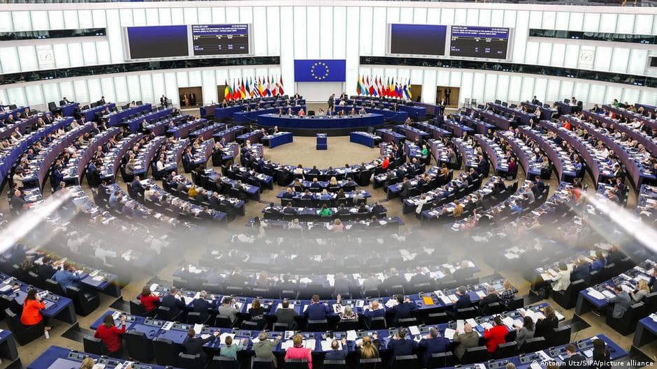 EU Parliament pushes for bigger long-term budget, new taxes