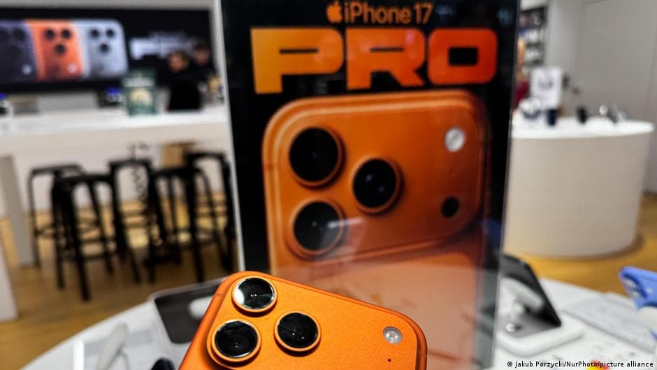 Apple ends Samsung's long reign at No. 1