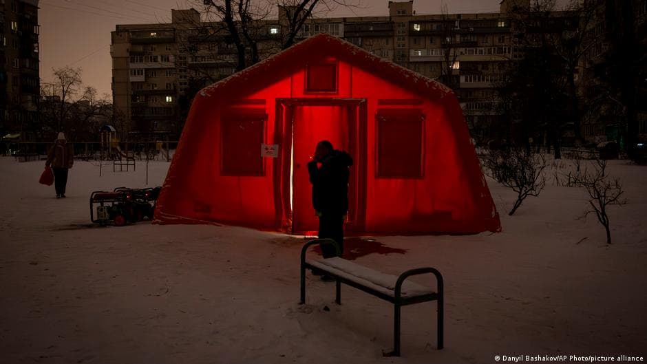 Ukraine: Zelenskyy declares energy emergency in cold snap