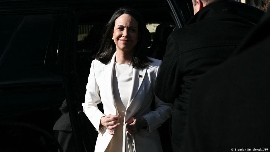 Venezuela: Trump meets Machado as US seizes oil tanker