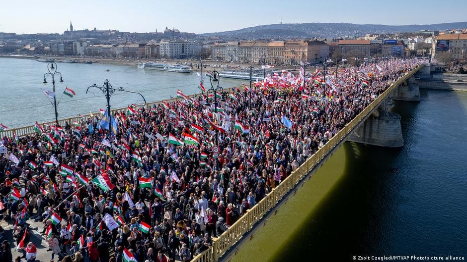 Hungary's rival parties hold parallel rallies ahead of vote