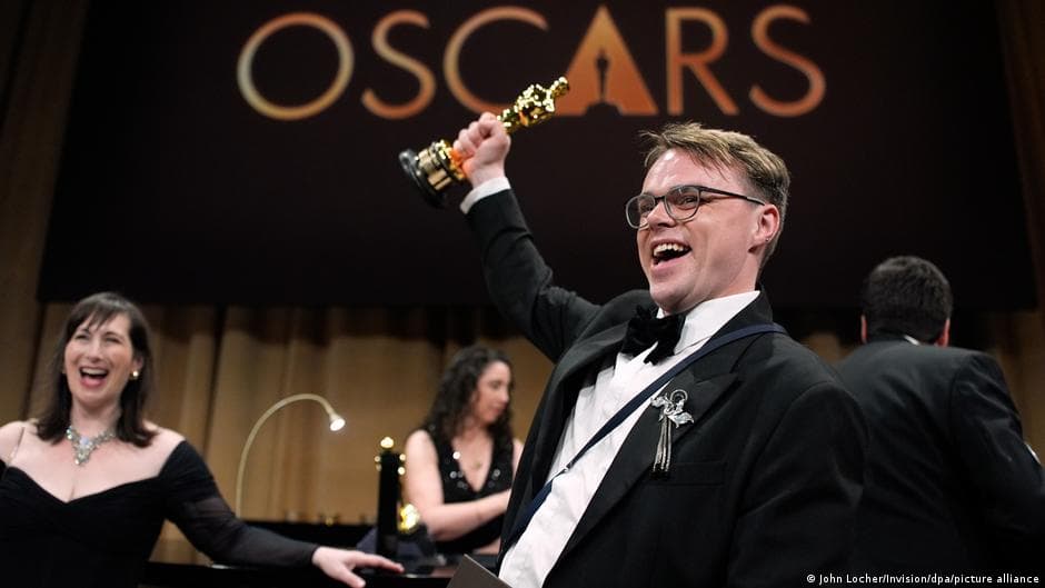Germany: Lufthansa apologizes for lost Oscar statuette