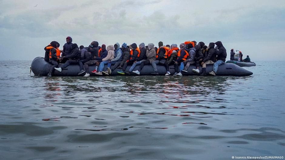 UK, France agree 3‑year deal to curb Channel crossings