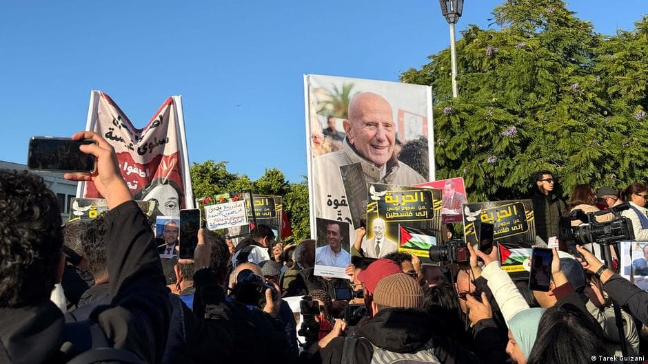 Experts Warn of Increasing Authoritarianism in Tunisia