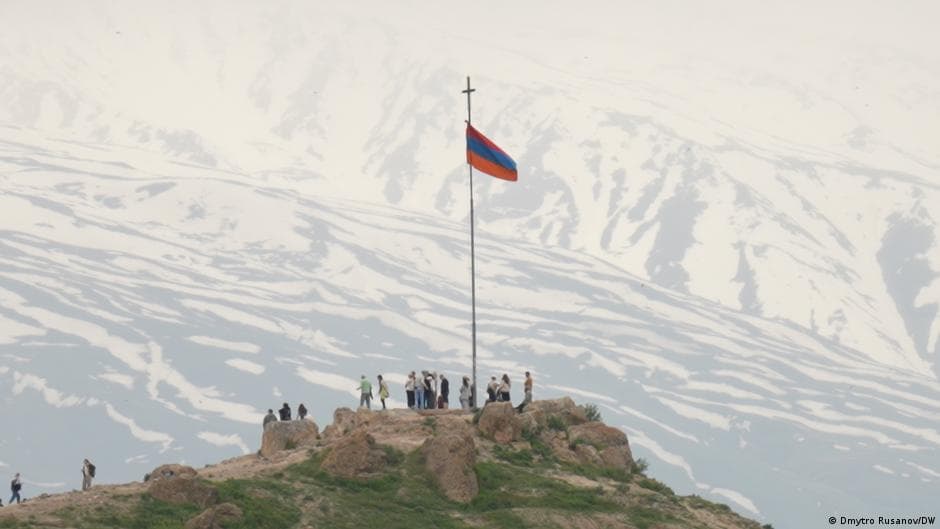 Armenia balances on the tightrope between Russia and the EU