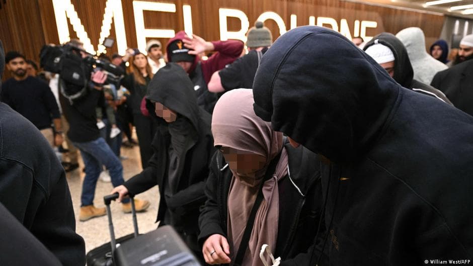 Australia: 3 women with IS links arrested on return home