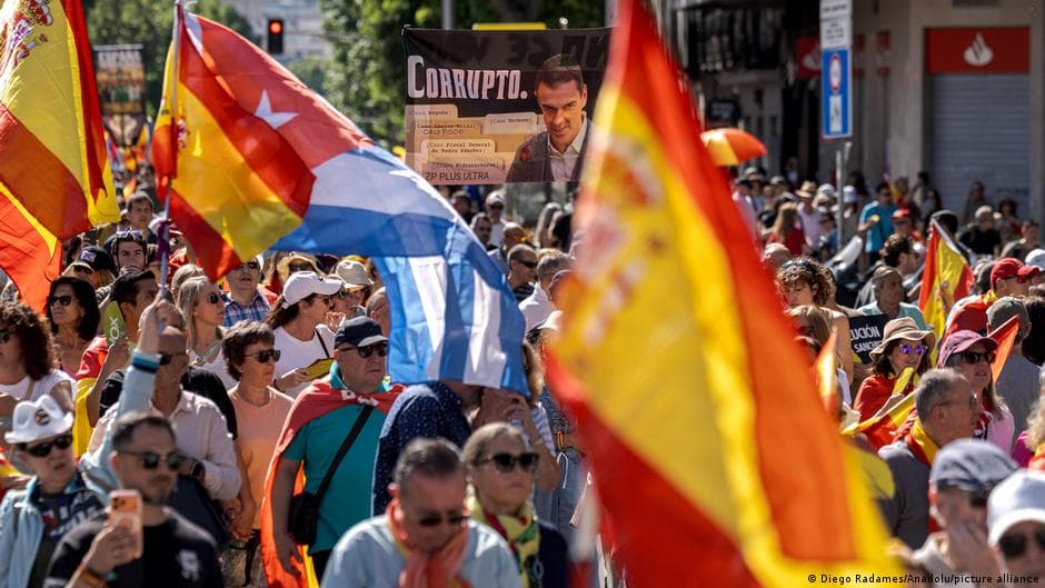 Spanish Police Conduct Raid on PSOE Headquarters Amid Graft Investigation