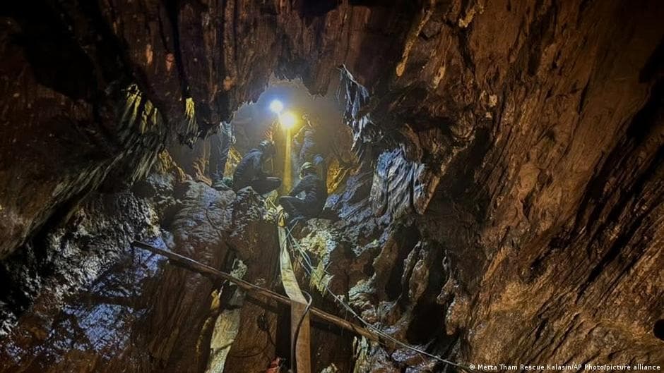 Laos: First villager rescued from cave flooded by heavy rains