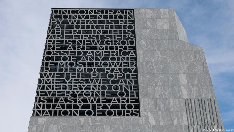 Obama Center Opens in Chicago with Celebrations from Notable Figures