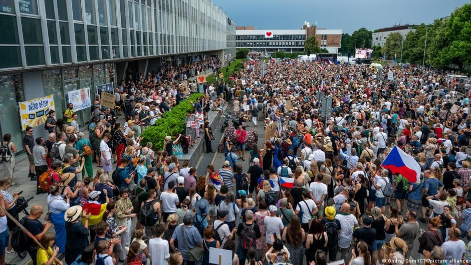 Thousands Rally in Czechia to Support Funding for Public Media