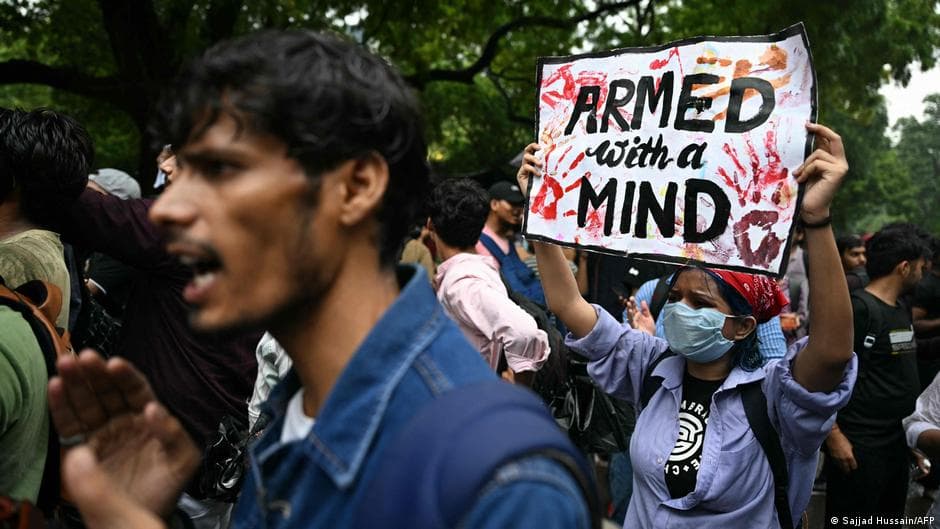 Opposition Intensifies Demands for Education Minister's Resignation Amid Protests