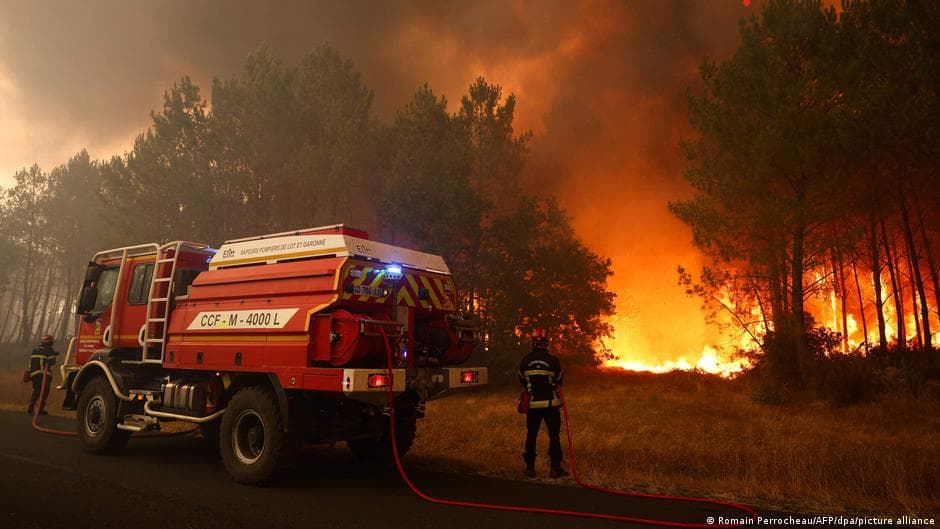 Macron Convenes Crisis Meeting as Wildfires Rage Across France