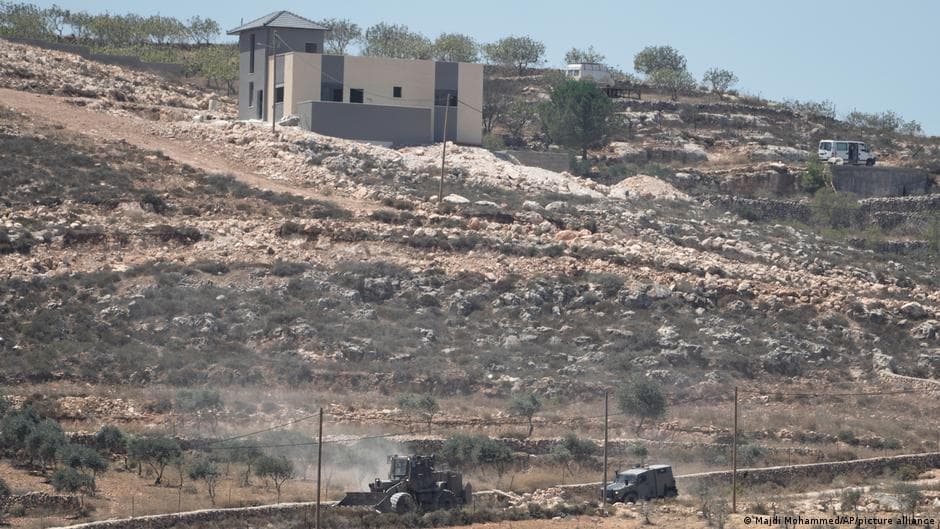 Israeli Military Intervenes as Settlers Surround Three Homes in West Bank