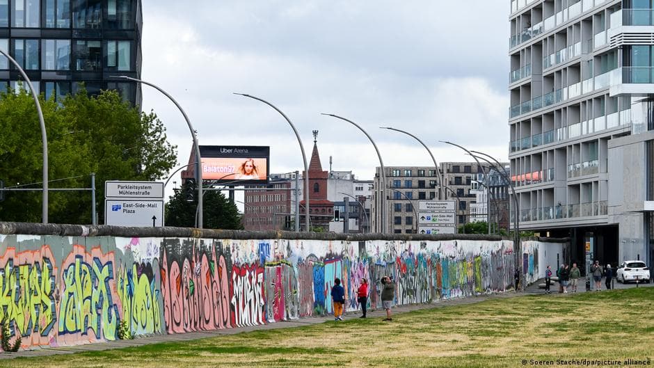 Study Reveals Ongoing Inequality Influencing East German Identity Post-Reunification