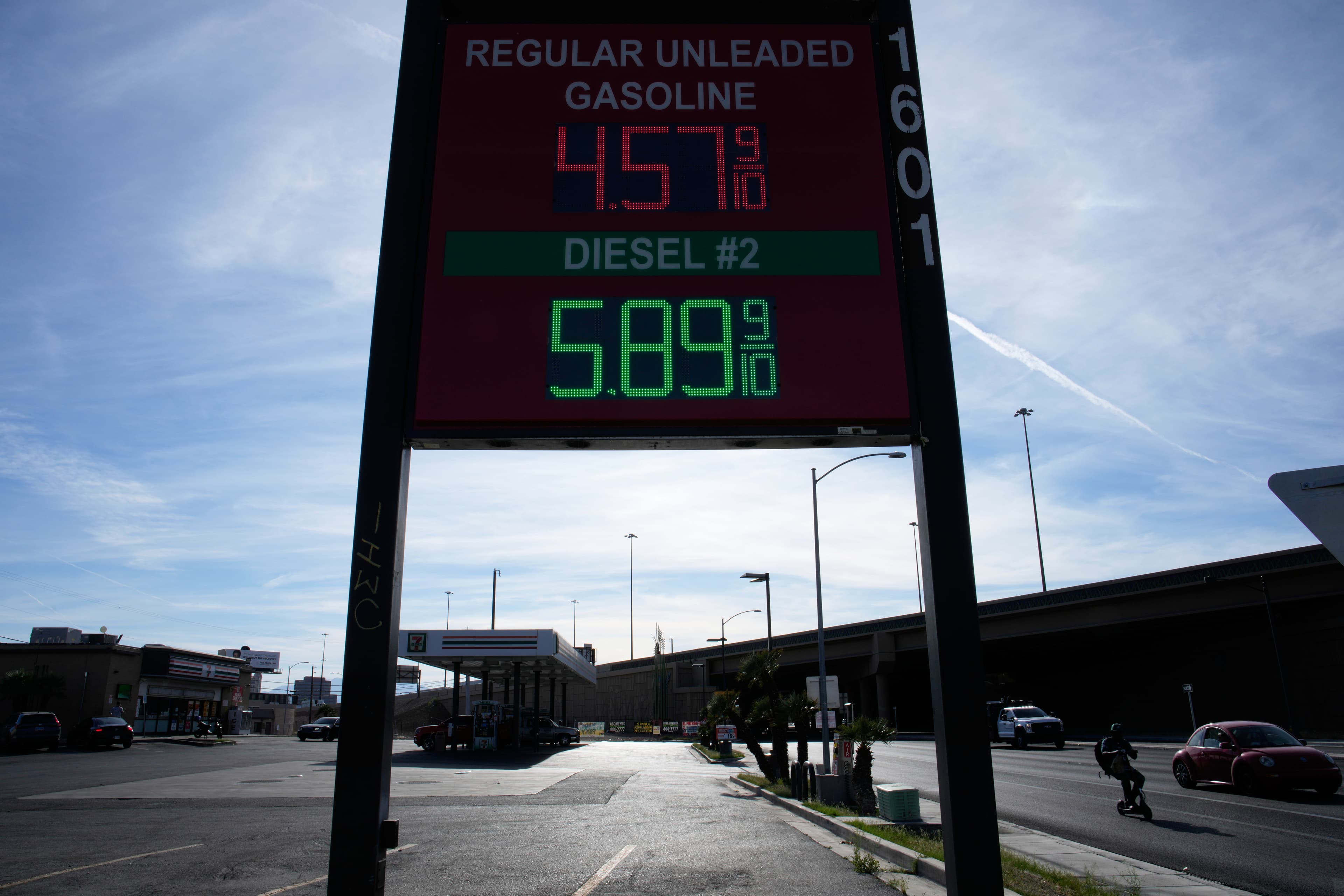 Diesel price spike raises stakes for Trump, GOP ahead of midterms
