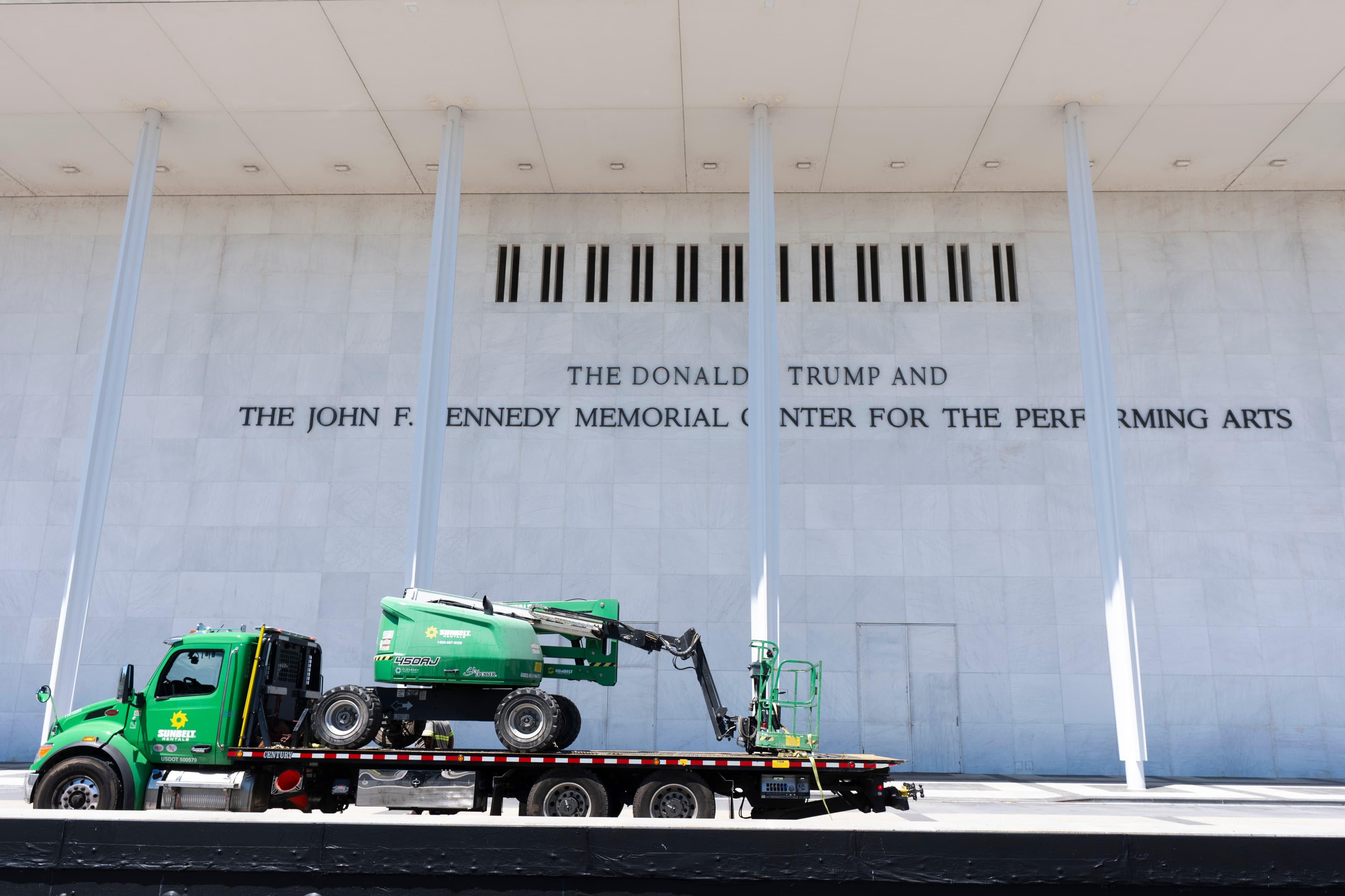 Kennedy Center Instructs Staff to Eliminate Trump's Name from Official Materials
