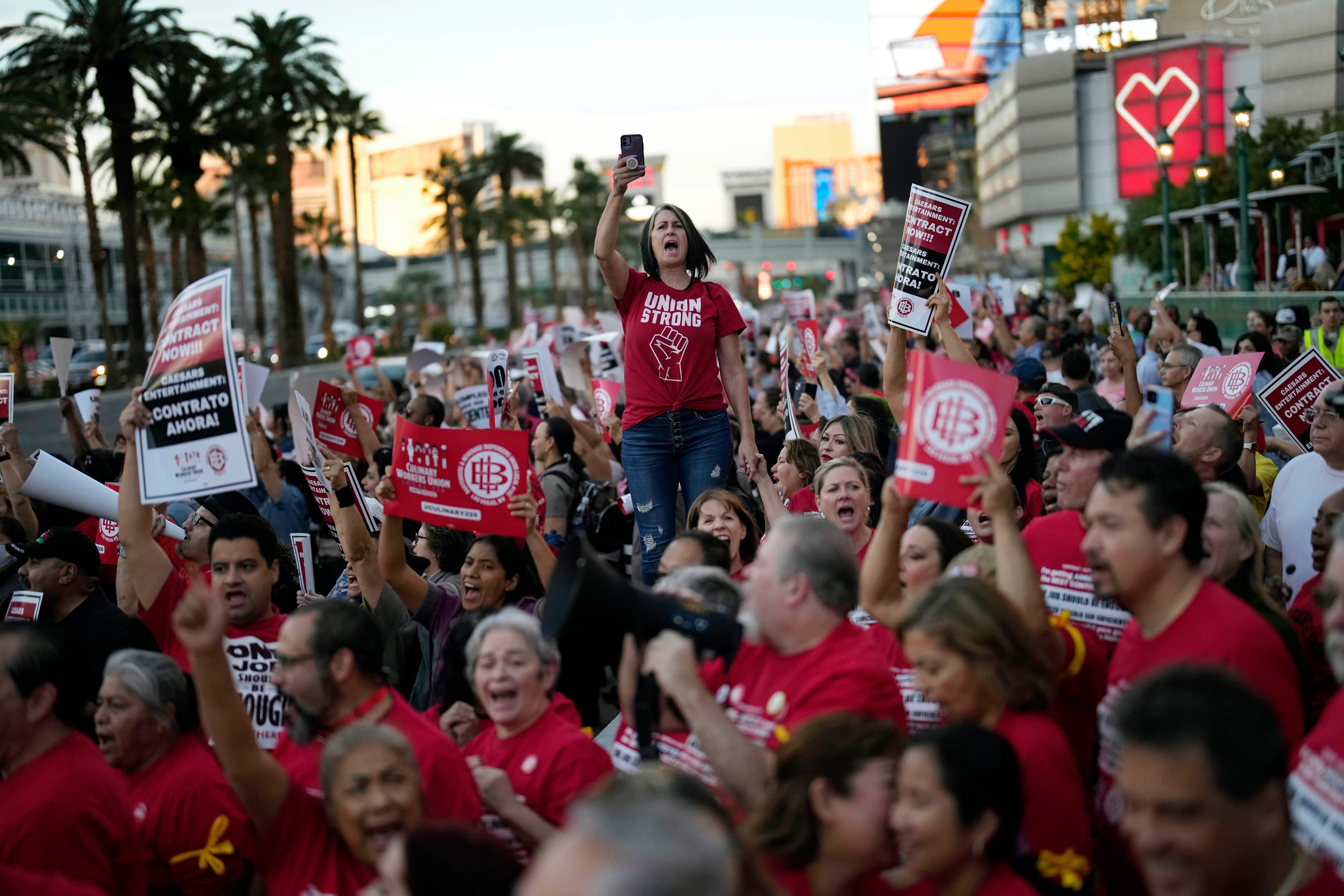‘The new soccer mom’: Both parties scramble for working class voters ahead of ‘28