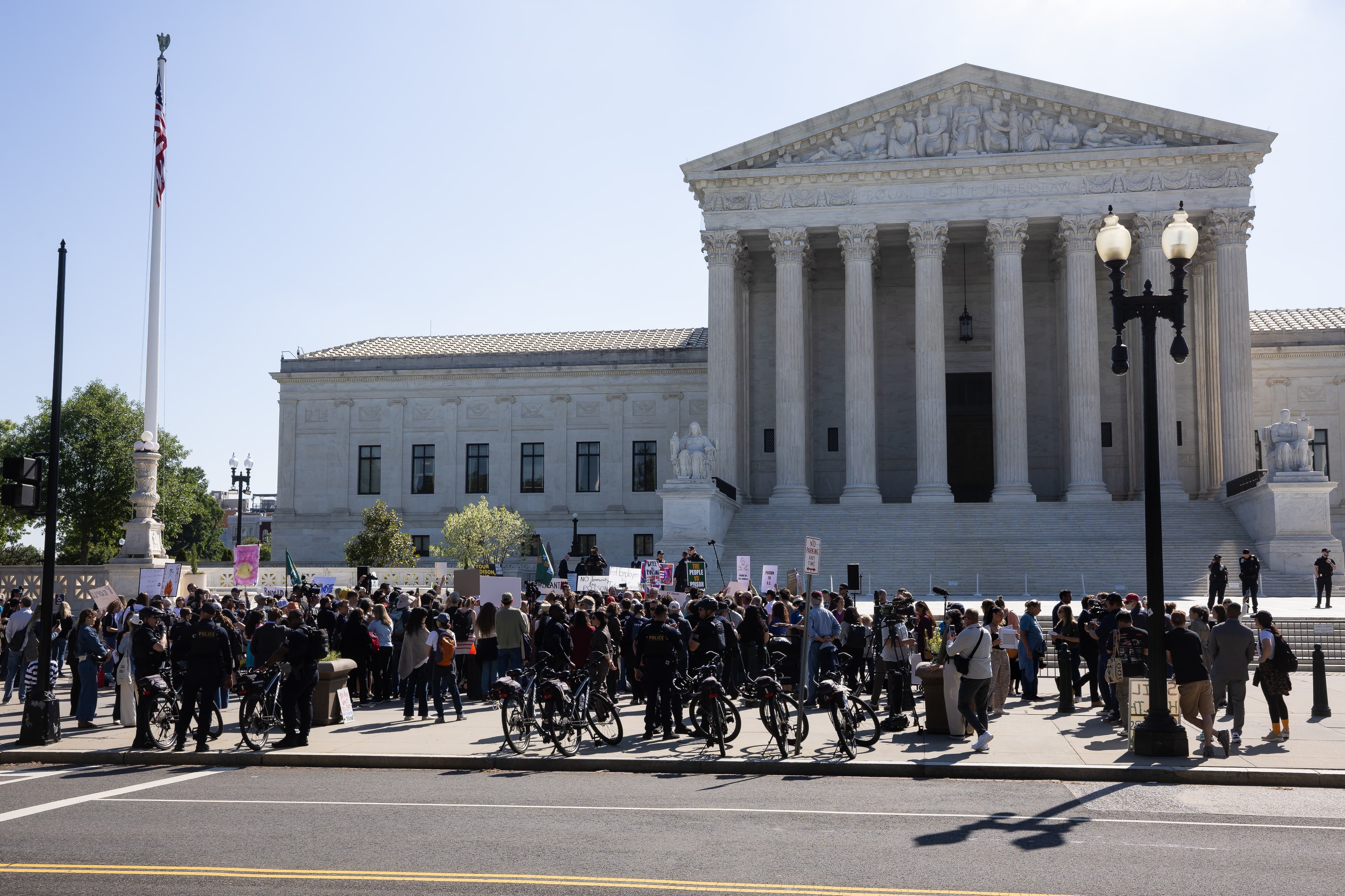 Immigrants with temporary legal status could score slim win at Supreme Court