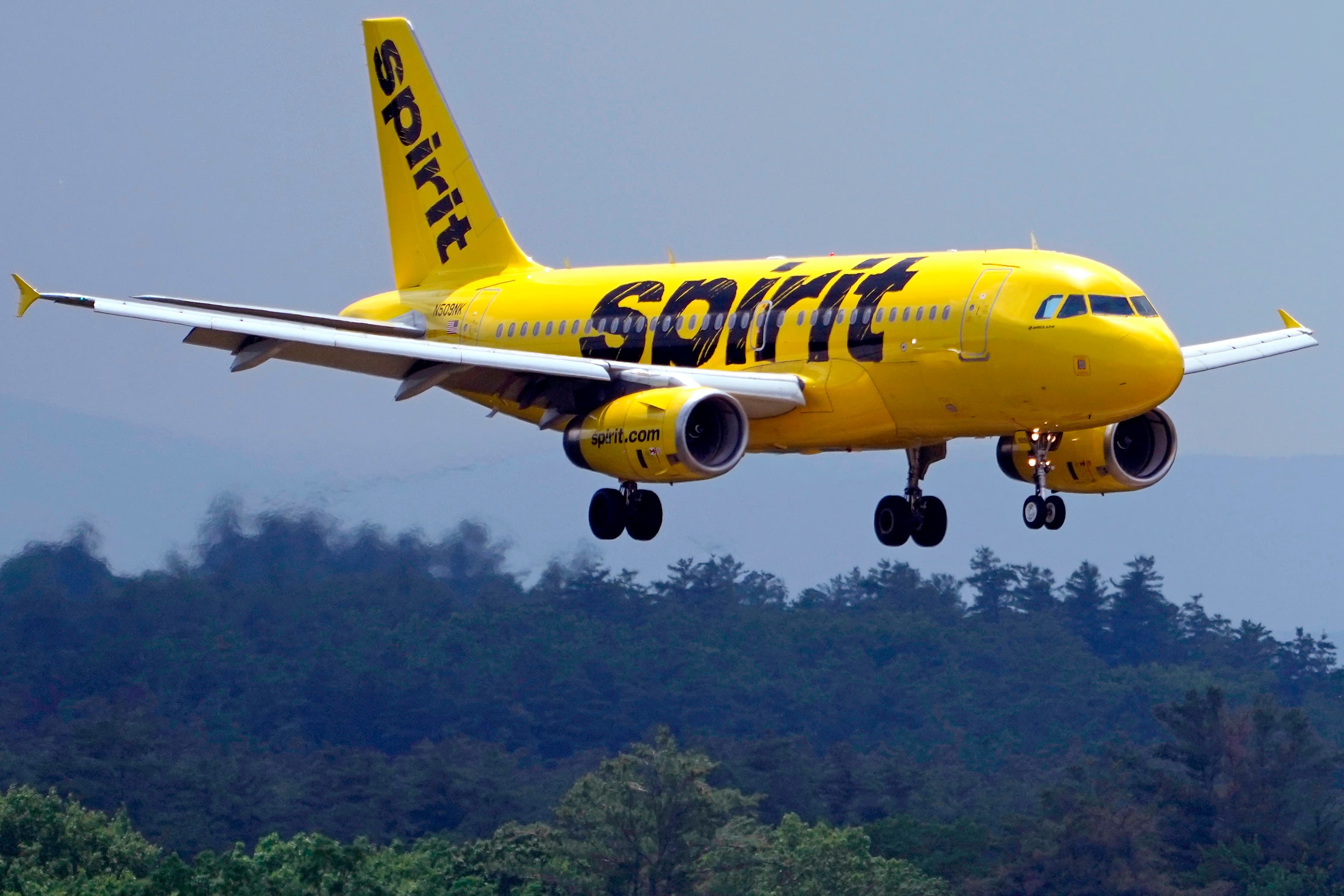 Spirit Airlines shuts down after rescue talks with White House fall through