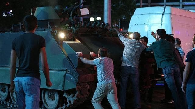 15 Temmuz Darbe Girişiminin Kronolojisi: O Gece Neler Oldu?