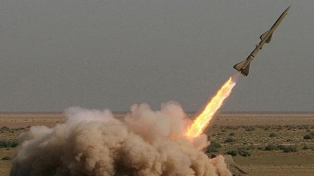 Husiler, Suudi Arabistan'a ait iki petrol tankerini vurdu