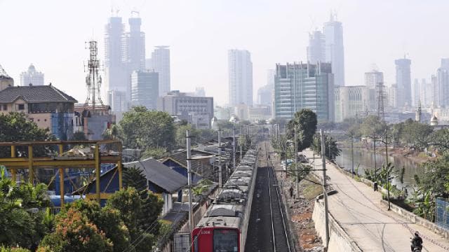 Endonezya'daki tren kazasında ölü sayısı 14'e yükseldi