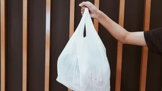 İran'daki savaş Japonya'da plastik poşet sıkıntısına yol açtı