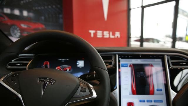 Google ve Tesla hisseleri yapay zeka harcamaları nedeniyle düştü