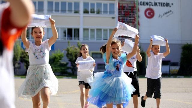 Okullarda yaz tatili için son gün