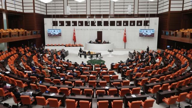 Trafik cezalarının artırılmasını da içeren kanun teklifi, TBMM Genel Kurulunda
