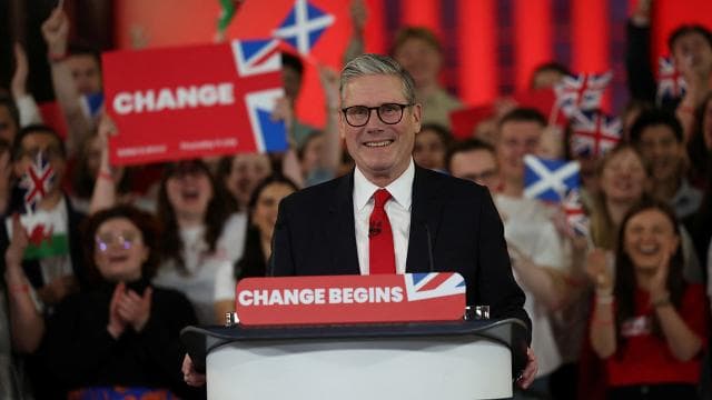 Starmer, istifa etmeyeceğini açıkladı; 3 bakan istifa etti