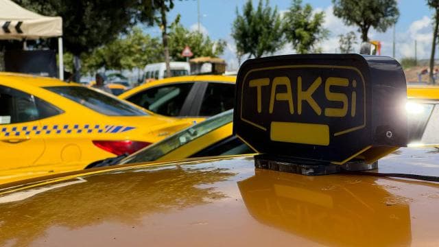 Yolcu kabul etmeyen taksi şoförünün aracı trafikten men edildi