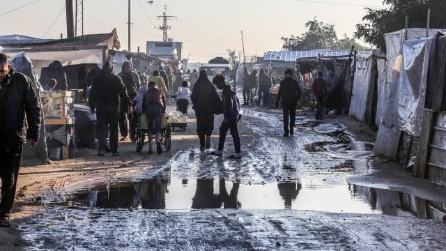 Gazze hükümeti: Gazzedeki 135 bin çadırdan 127 bini barınmaya elverişsiz hale geldi