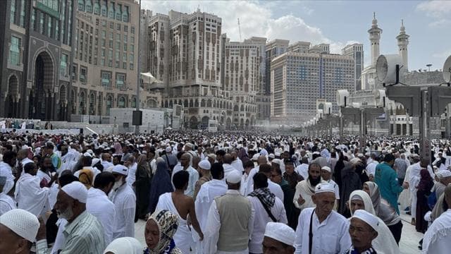 Suudi Arabistan'da Hac için gelenlerin sayısı 860 bini geçti
