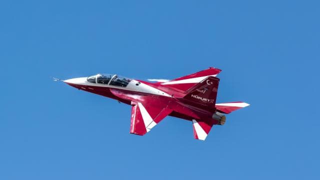 Milli jet eğitim uçağı HÜRJETin İspanya'ya ihracatı için imzalar atıldı