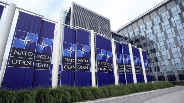 NATO, Irak misyonunda görev yapan tüm personeli Avrupa'ya tahliye etti