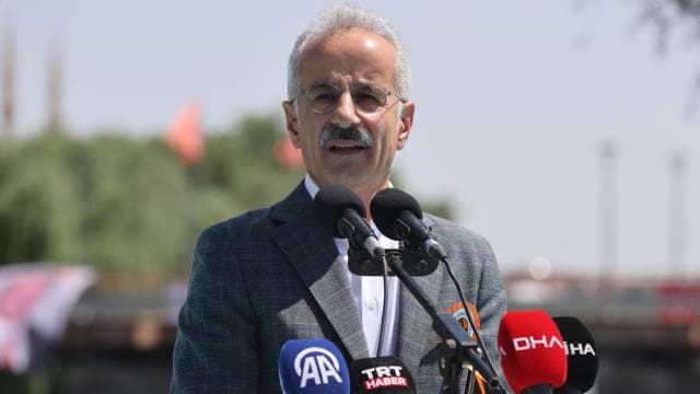 Bakan Uraloğlu: Hürmüz Boğazı'ndaki gemiler güvenle hareket etti