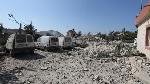 Katil İsrail'in Lübnan'ın güneyine düzenlediği hava saldırılarında 5 kişi daha hayatını kaybetti